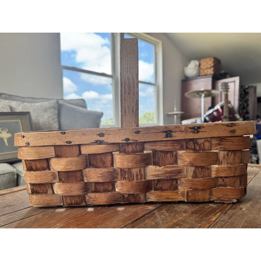 Basketville antique garden